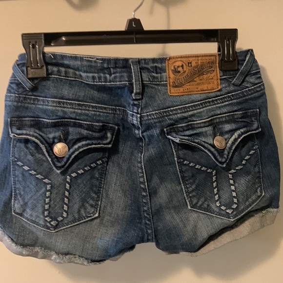 Vigoss Studio Denim Shorts Freyed Hem Size 5/6 - Picture 4 of 4